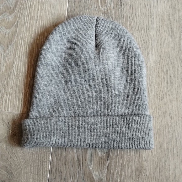 FRIENDS Beanie Winter Hat Skull Ski Cap Gray Stretch Polyester Sitcom TV Show - Picture 2 of 7